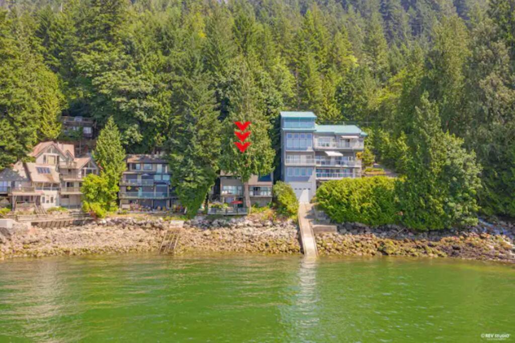 Waterfront Cottage With Superb Coastline Views West Vancouver Exterior photo