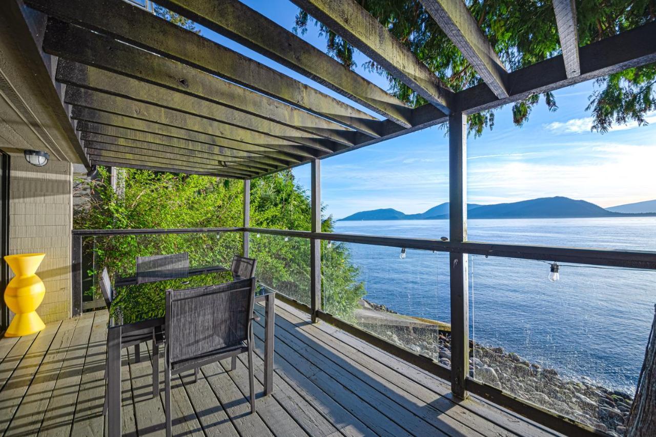 Waterfront Cottage With Superb Coastline Views West Vancouver Exterior photo