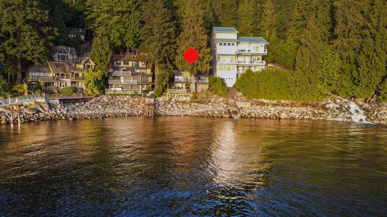 Waterfront Cottage With Superb Coastline Views West Vancouver Exterior photo